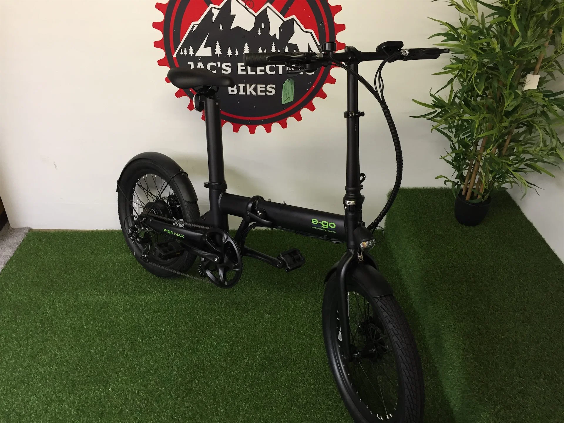 e go lite+ 36v folding electric bike available in black / white / red